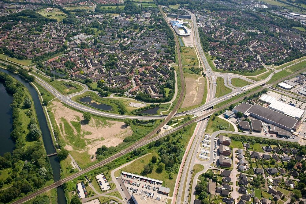 Een overview vanuit de lucht van de wegenstructuur in Deventer.