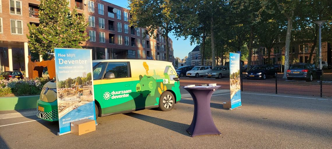 Foto van het inloopmoment Beestenmarkt, hier kon je hulp krijgen met het invullen van de keuzewijzer of vragen stellen aan het projectteam.